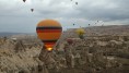 Turistler,  Kapadokya'yı gökyüzünden keşfediyor