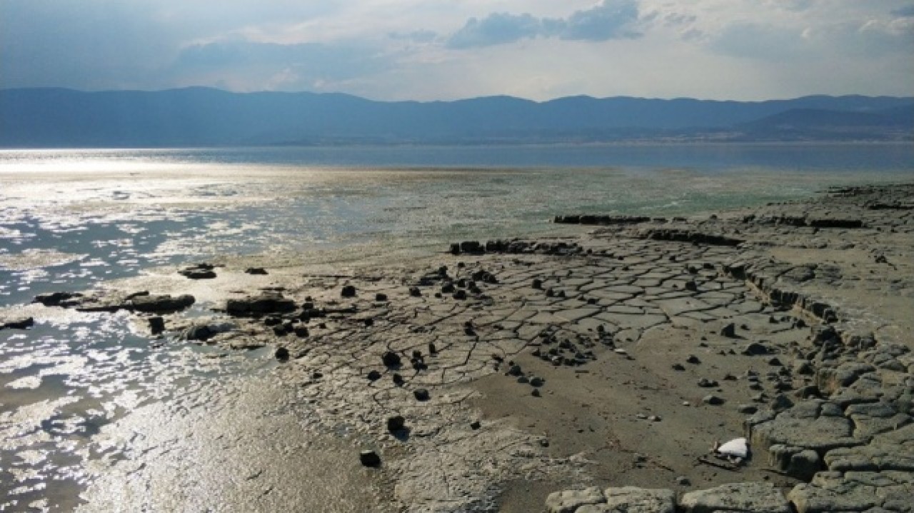 Burdur Gölü'nün rengi değişti 3
