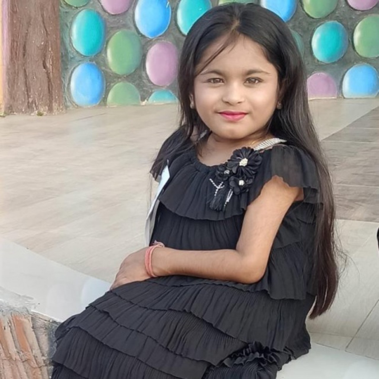 19 yaşında olmasına rağmen hastalığı sebebiyle küçük bir kız çocuğu gibi görünen Aboli Jarit,  görenleri şaşırtıyor 7