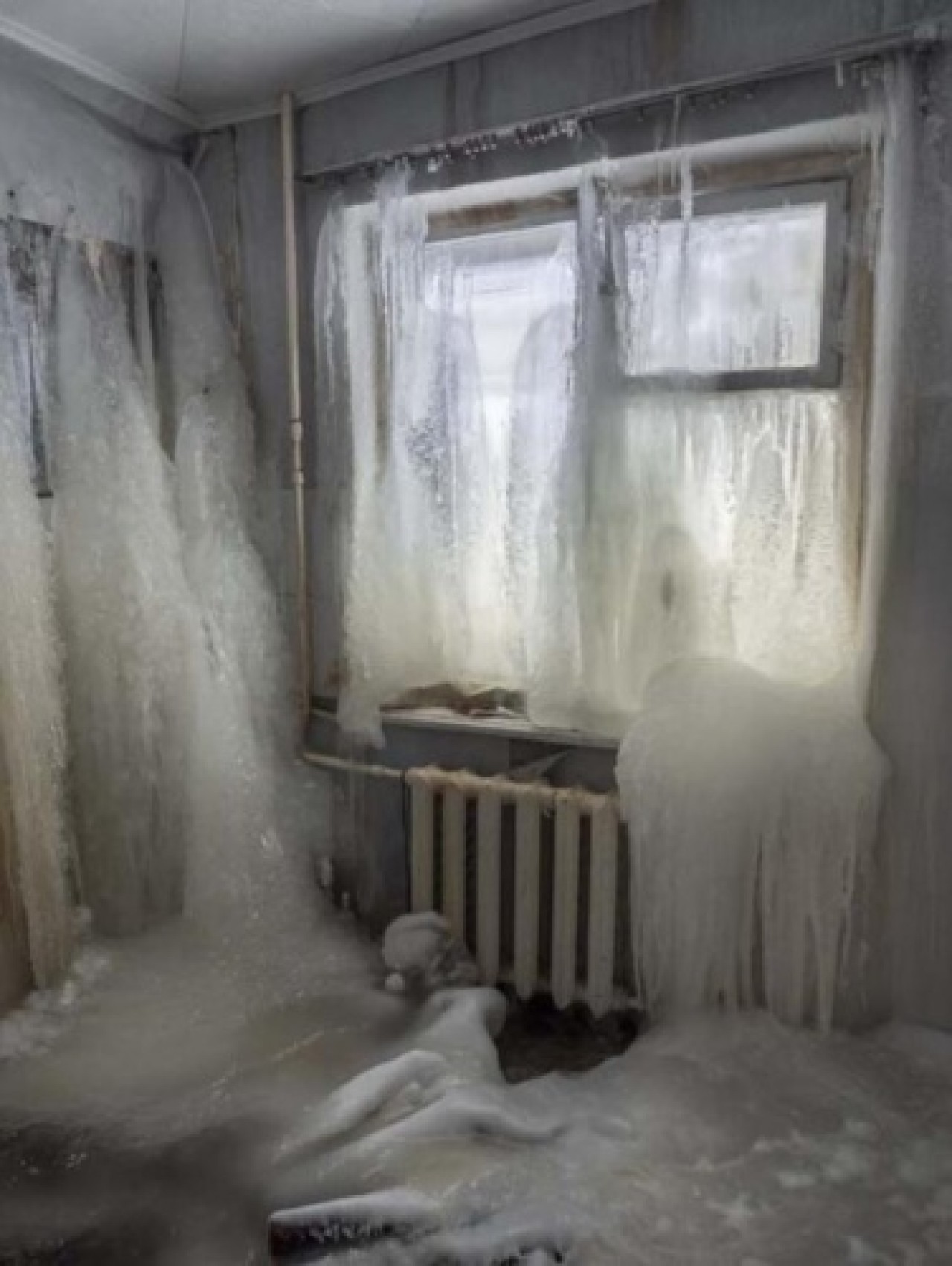 Sıcaklığın eksi 50 dereceye düştüğü Rusya'da her şey buz tuttu 6