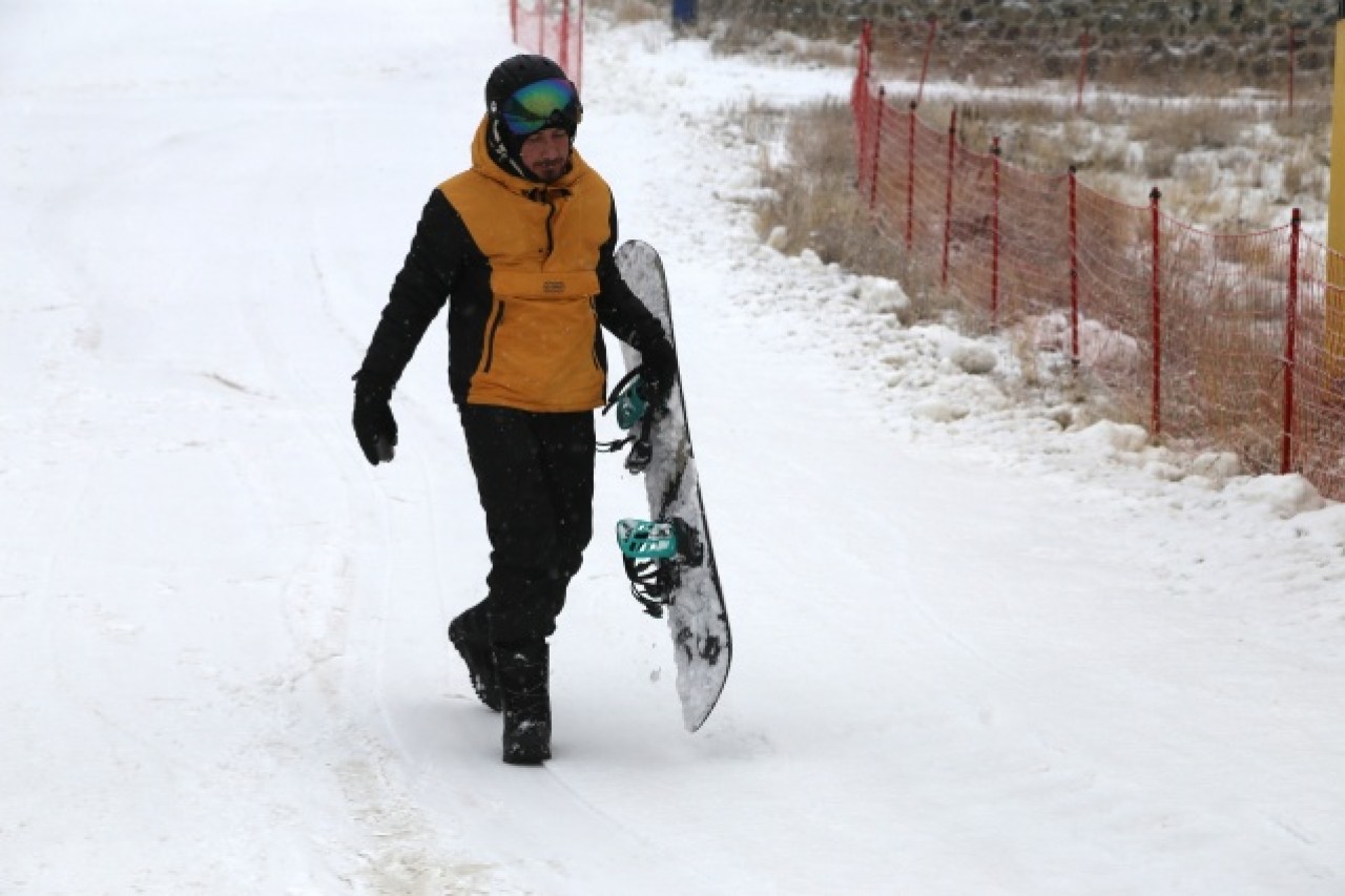 Palandöken'de kar yağışı altında kayak heyecanı 7