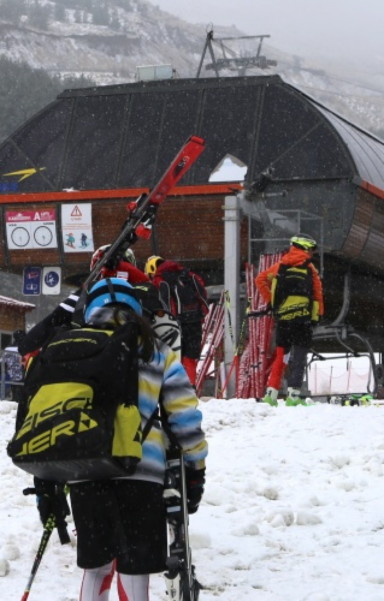 Palandöken'de kar yağışı altında kayak heyecanı 2
