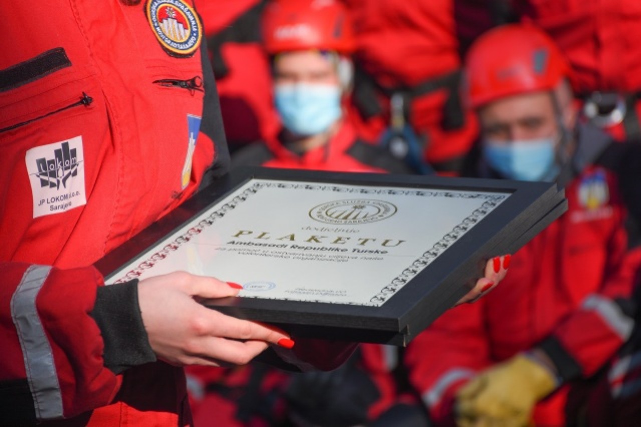 TİKA,  Bosna Hersek'teki arama kurtarma ekibine arazi aracı desteği sağladı 1