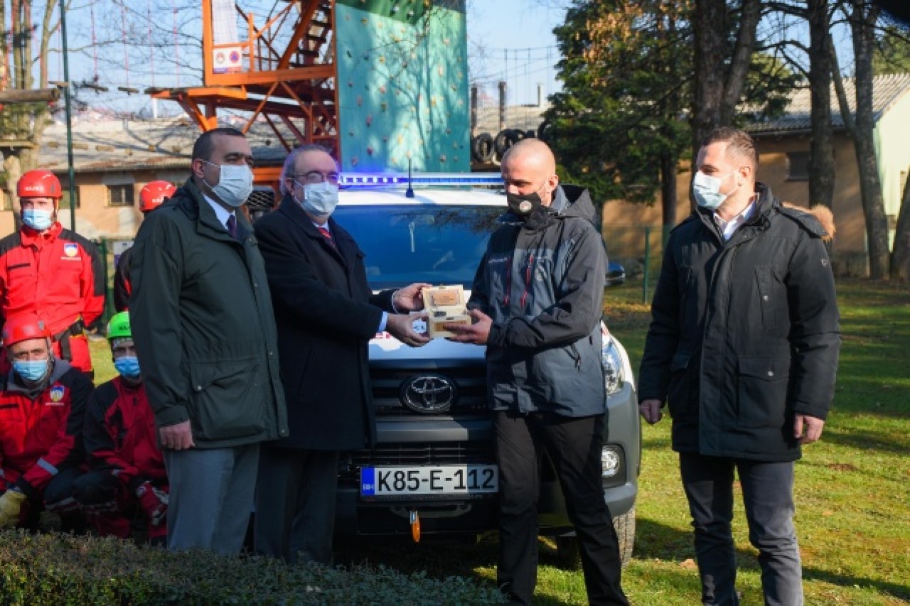 TİKA,  Bosna Hersek'teki arama kurtarma ekibine arazi aracı desteği sağladı 2
