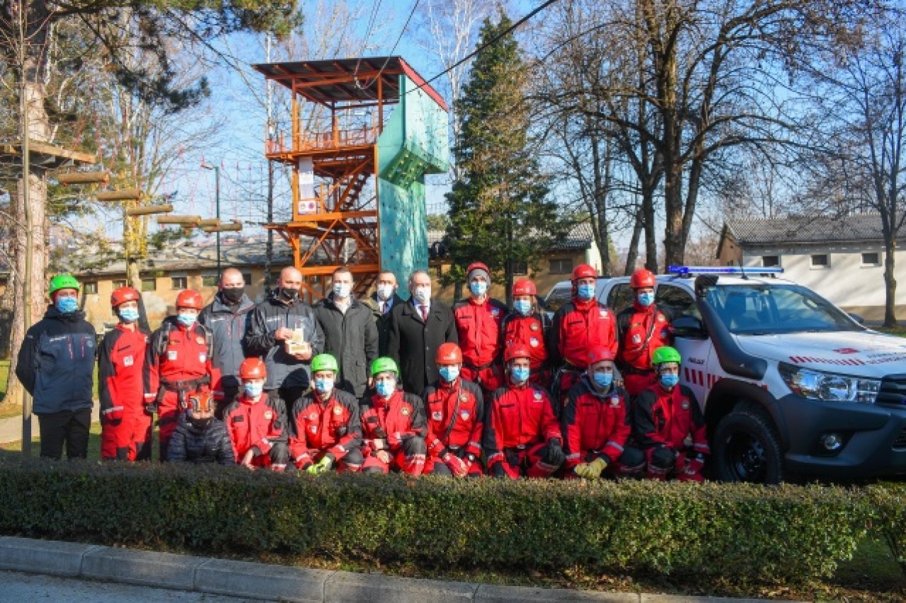 TİKA,  Bosna Hersek'teki arama kurtarma ekibine arazi aracı desteği sağladı 7