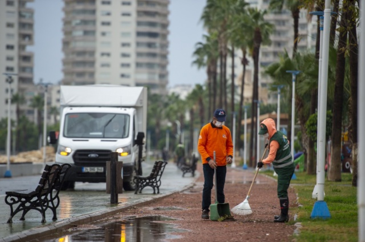 Mersin'de sağanak ve fırtınanın zarar verdiği bölgelerde hasar tespiti yapılıyor 4