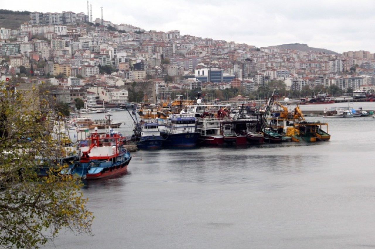 Karadeniz'de balıkçılar ağları "hamsi" için onarıyor 4