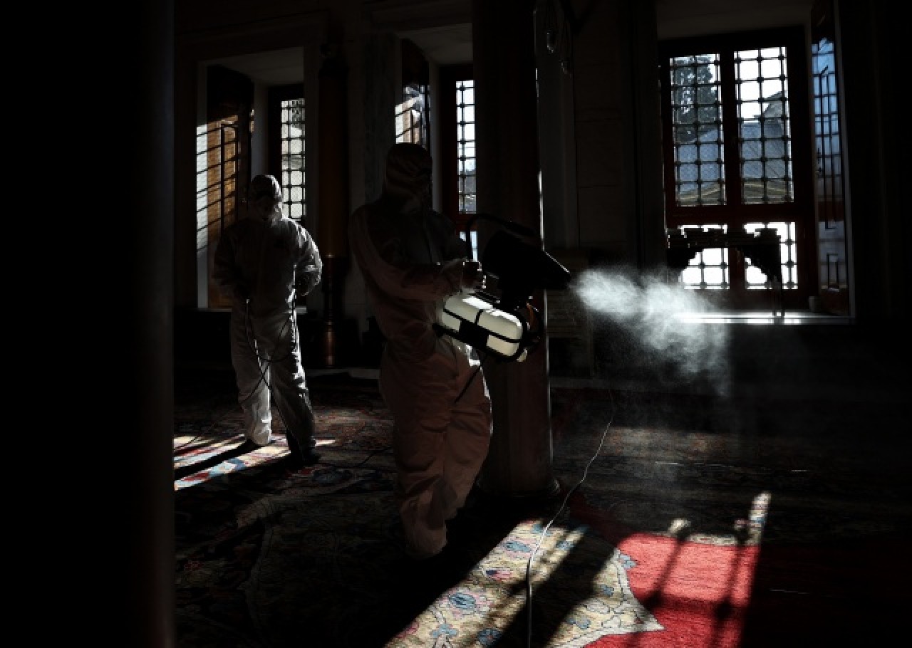 Fatih'teki camiler dezenfekte ediliyor 2