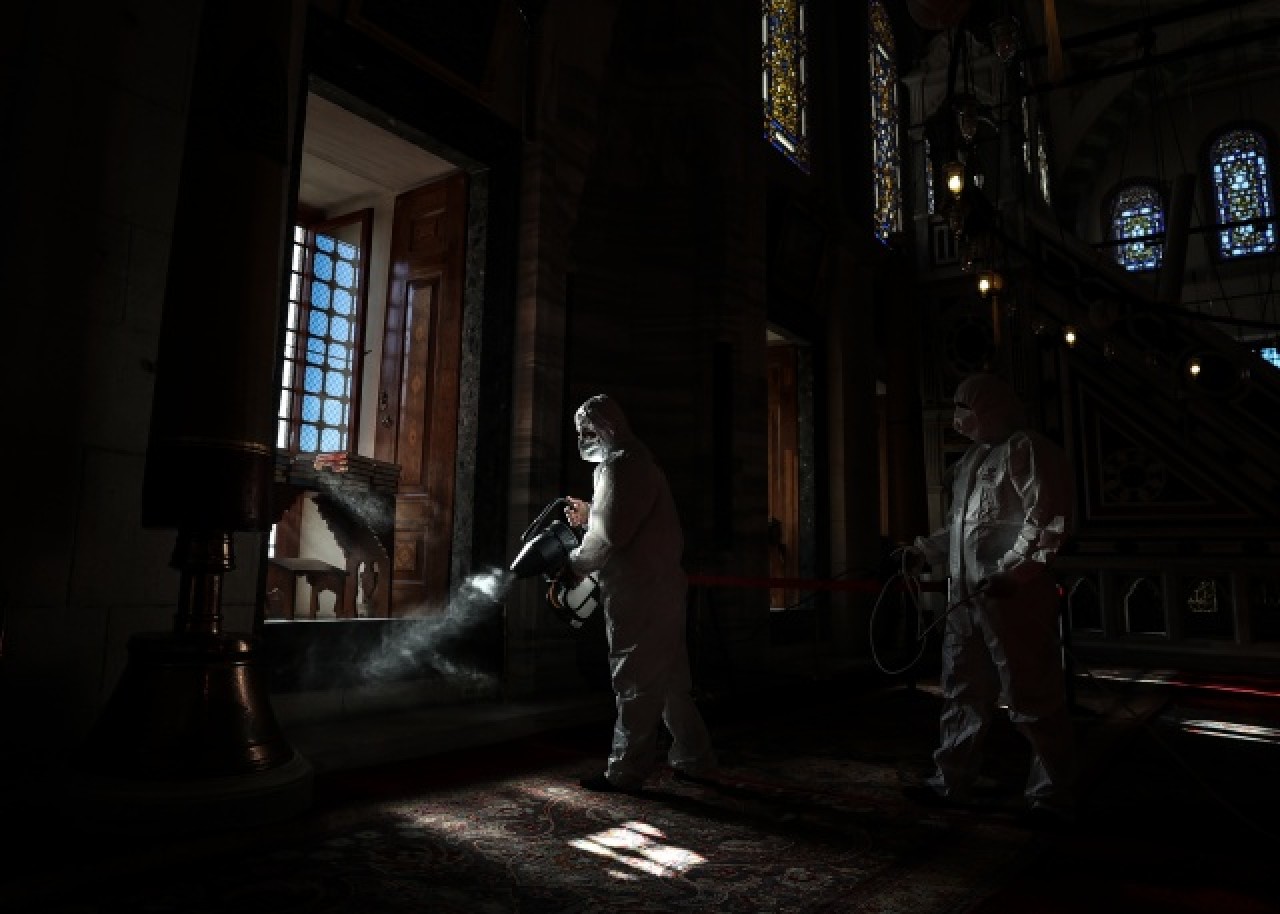 Fatih'teki camiler dezenfekte ediliyor 20