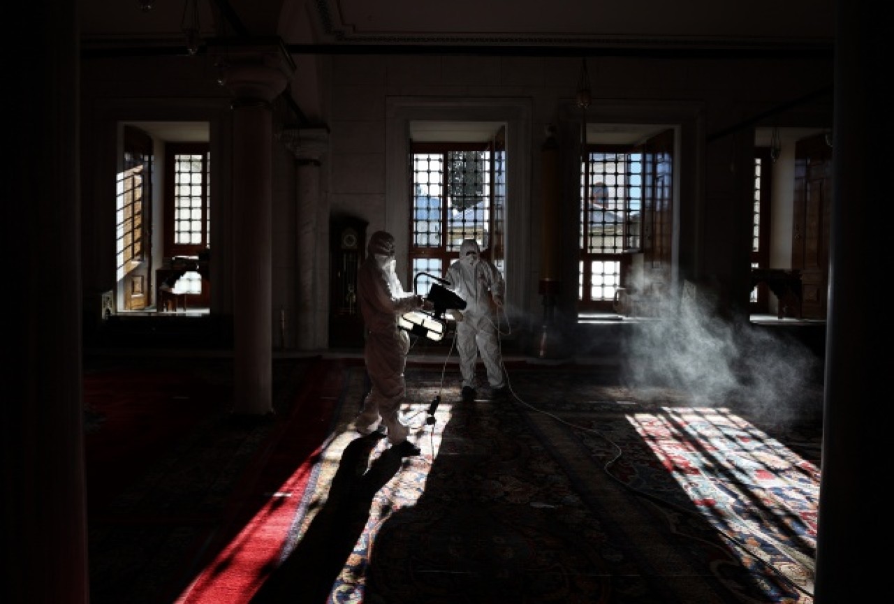Fatih'teki camiler dezenfekte ediliyor 12