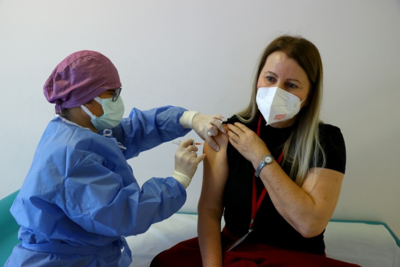 CoronaVac aşısının ikinci dozu yapılmaya başlandı 4