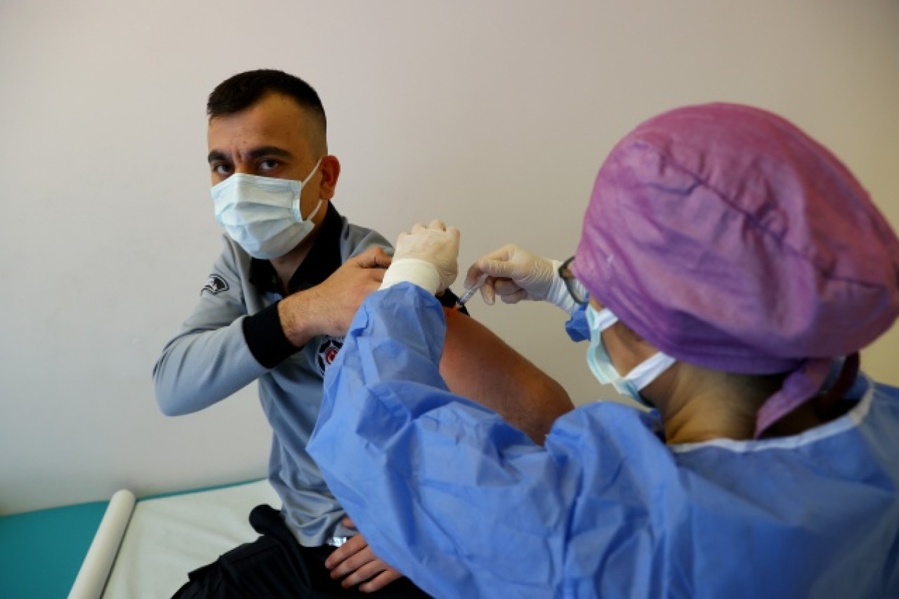 CoronaVac aşısının ikinci dozu yapılmaya başlandı 3