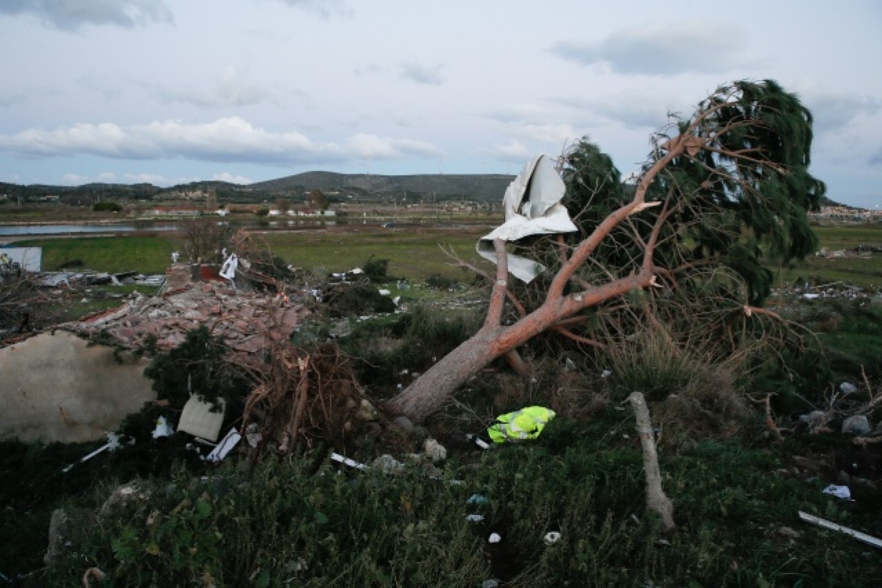 İzmir'de hortumun verdiği hasar gün aydınlanınca ortaya çıktı 10