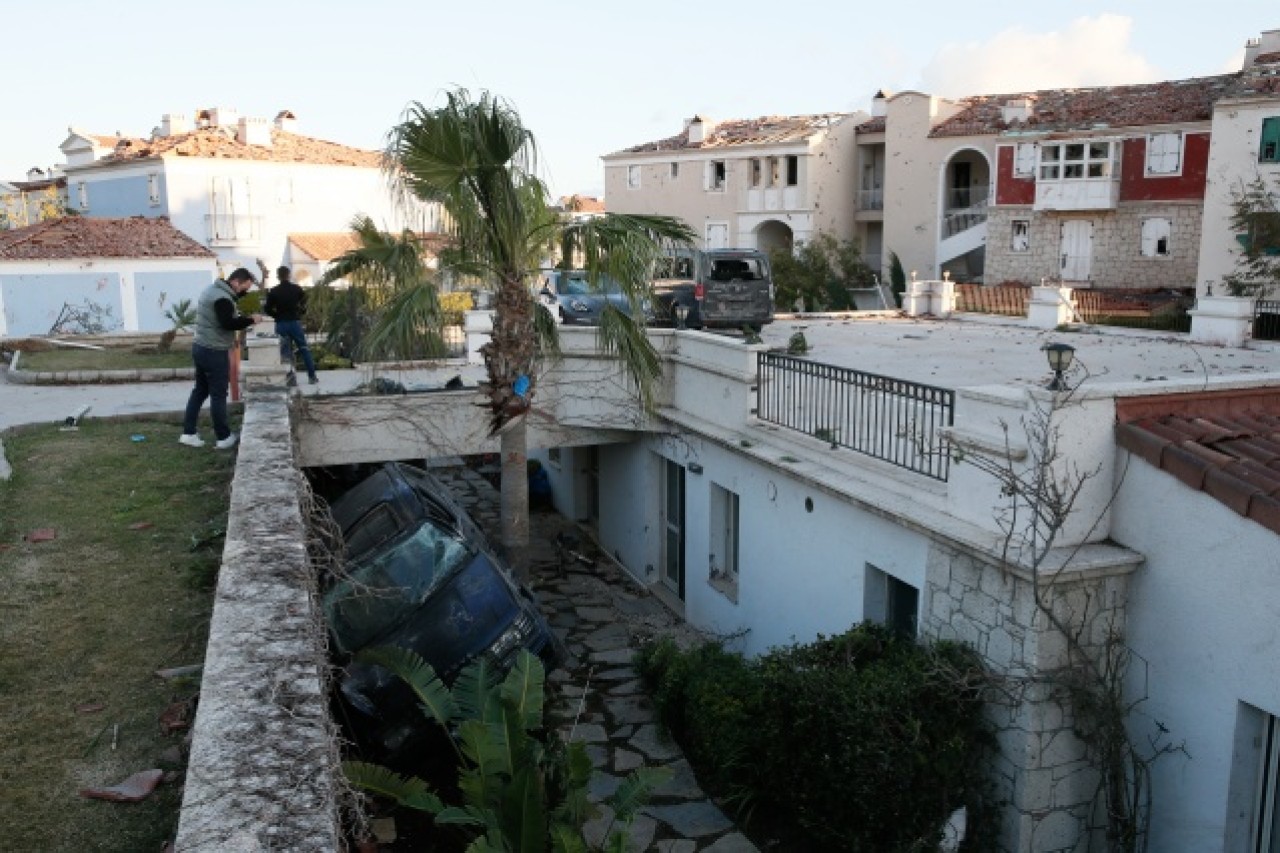 İzmir'de hortumun verdiği hasar gün aydınlanınca ortaya çıktı 14
