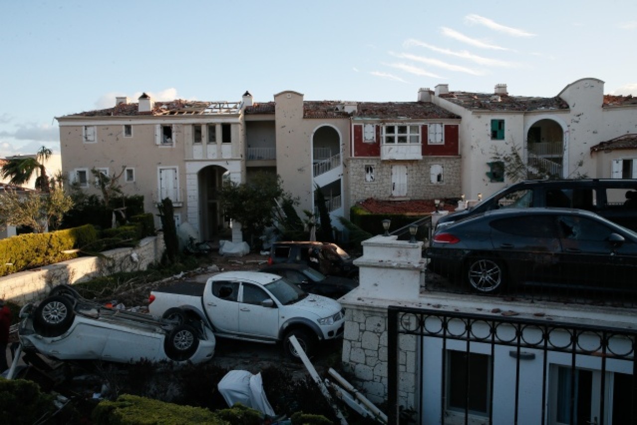 İzmir'de hortumun verdiği hasar gün aydınlanınca ortaya çıktı 3