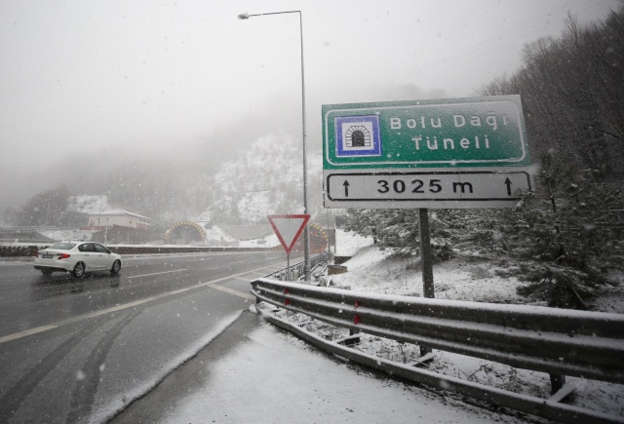 Bolu Dağı'nda kar yağışı başladı 1