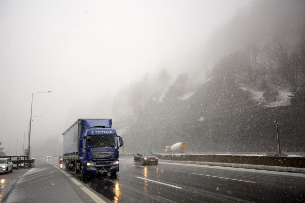 Bolu Dağı'nda kar yağışı başladı 3
