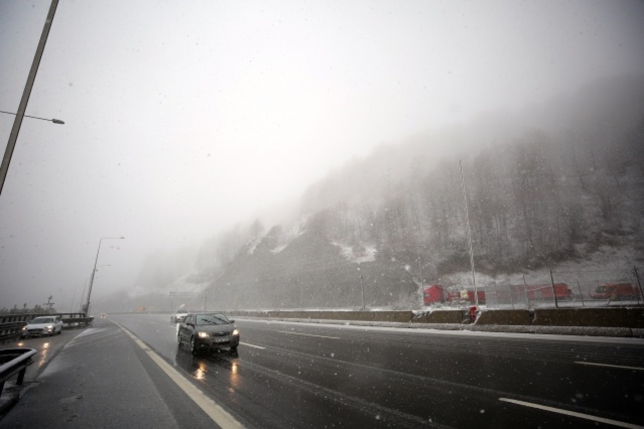 Bolu Dağı'nda kar yağışı başladı 2