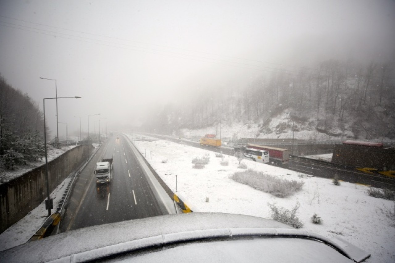Bolu Dağı'nda kar yağışı başladı 4