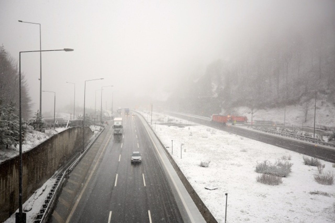 Bolu Dağı'nda kar yağışı başladı 5