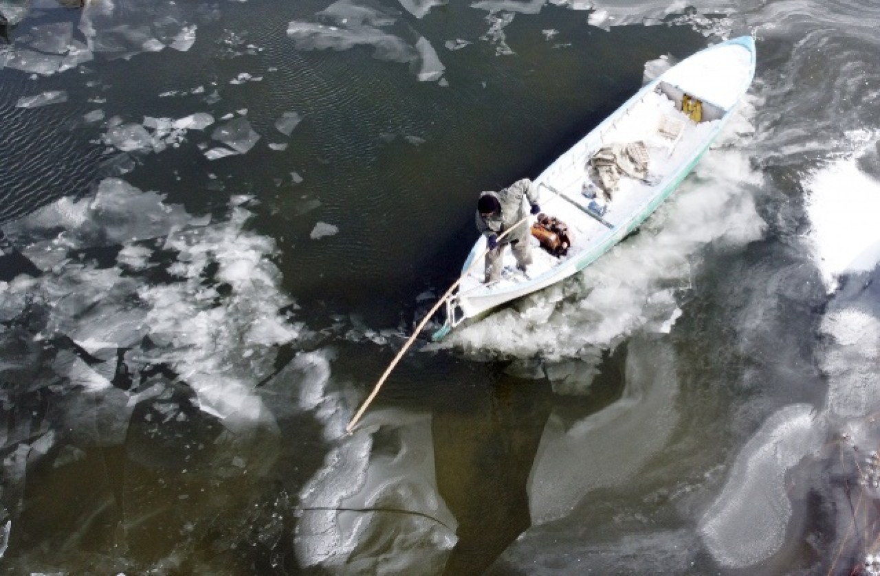 Türkiye'nin en büyük tatlı su gölü buz tuttu 5