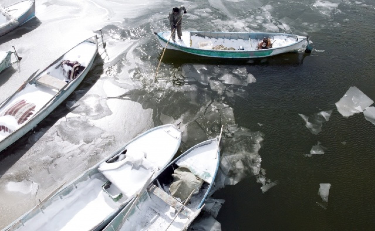 Türkiye'nin en büyük tatlı su gölü buz tuttu 9