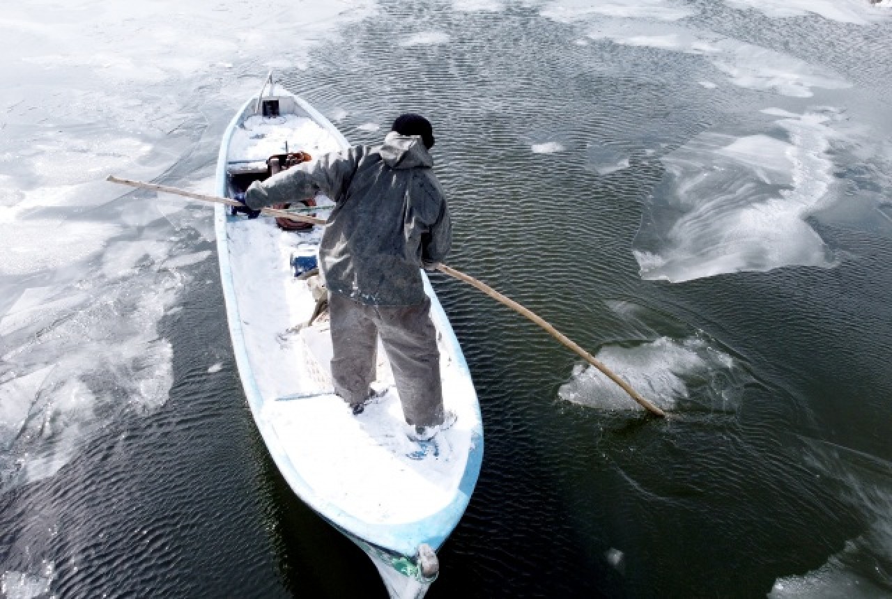 Türkiye'nin en büyük tatlı su gölü buz tuttu 8