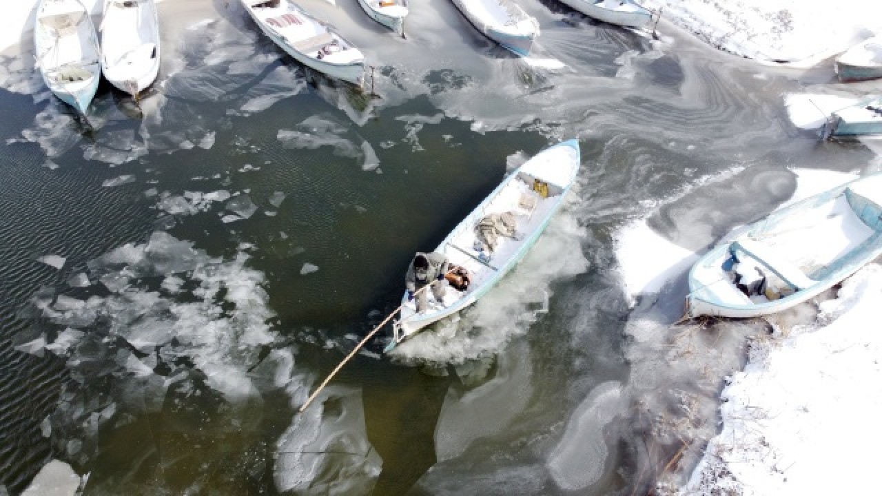 Türkiye'nin en büyük tatlı su gölü buz tuttu 20