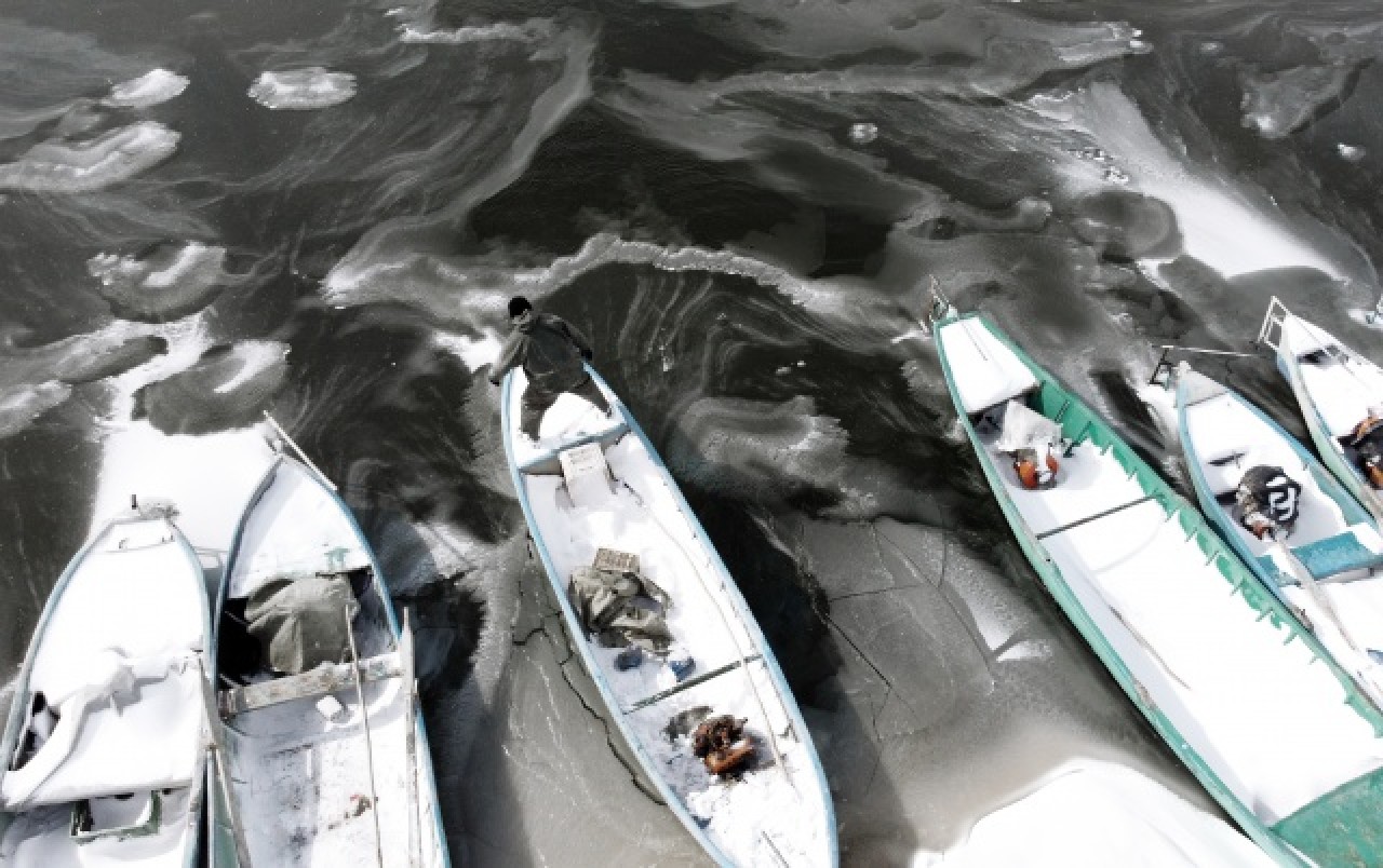 Türkiye'nin en büyük tatlı su gölü buz tuttu 10