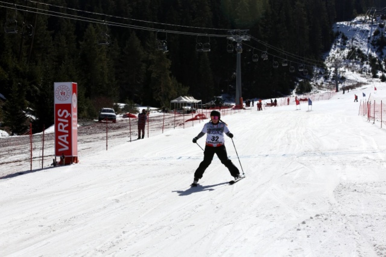 Diplomatik Kayak Yarışı,  Yıldıztepe Kayak Merkezi'nde başladı 12