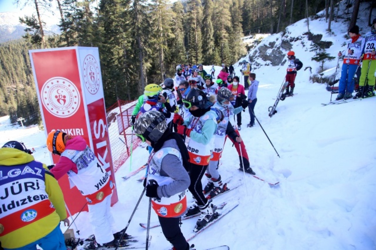 Diplomatik Kayak Yarışı,  Yıldıztepe Kayak Merkezi'nde başladı 11