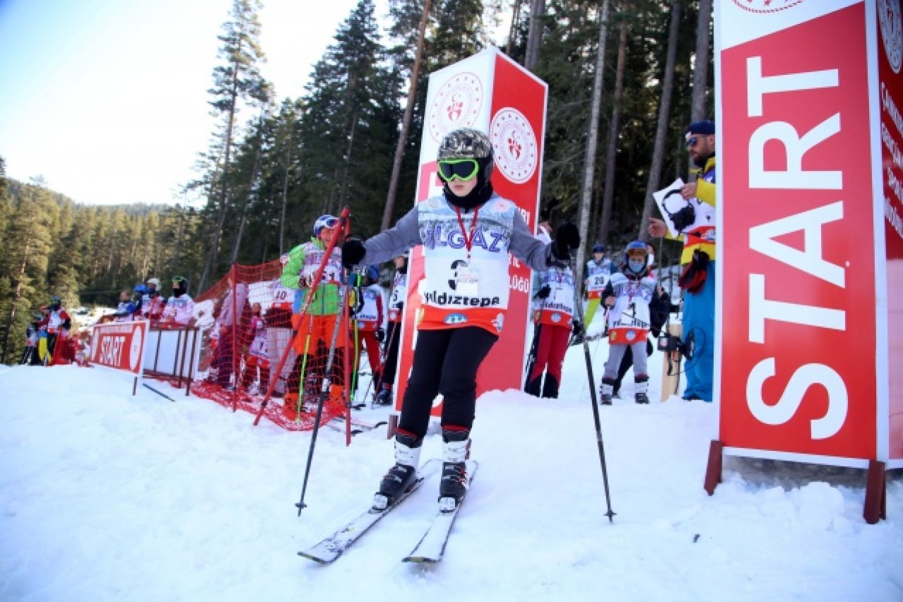 Diplomatik Kayak Yarışı,  Yıldıztepe Kayak Merkezi'nde başladı 10