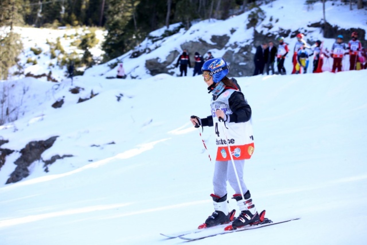 Diplomatik Kayak Yarışı,  Yıldıztepe Kayak Merkezi'nde başladı 13