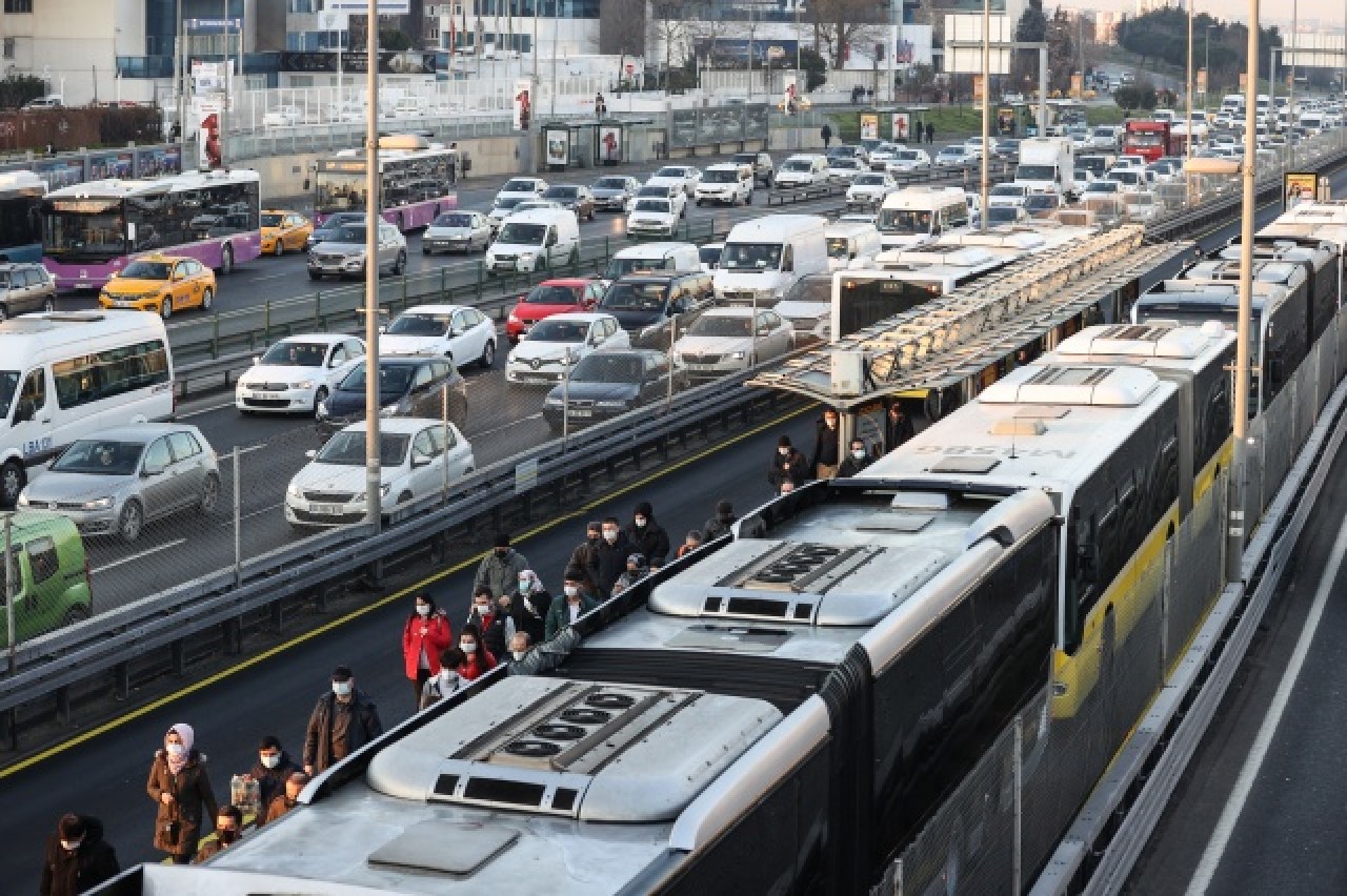 İstanbul'da hafta,  kısıtlama sonrası hareketli başladı 8