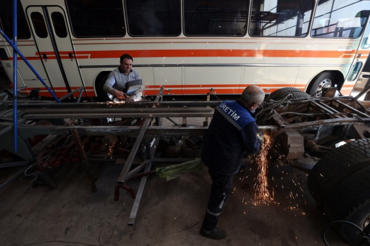 Eski otobüslere usta ellerden nostaljik dokunuş 10