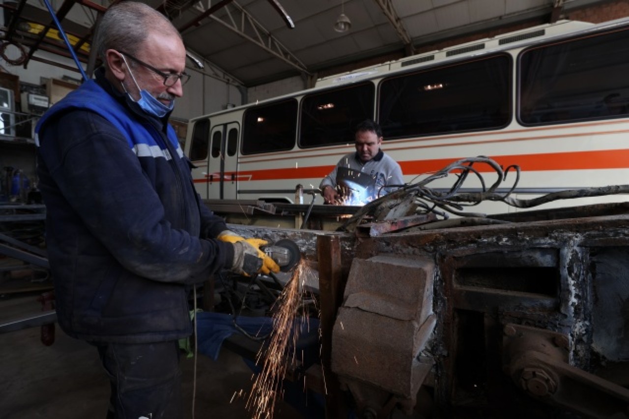Eski otobüslere usta ellerden nostaljik dokunuş 11