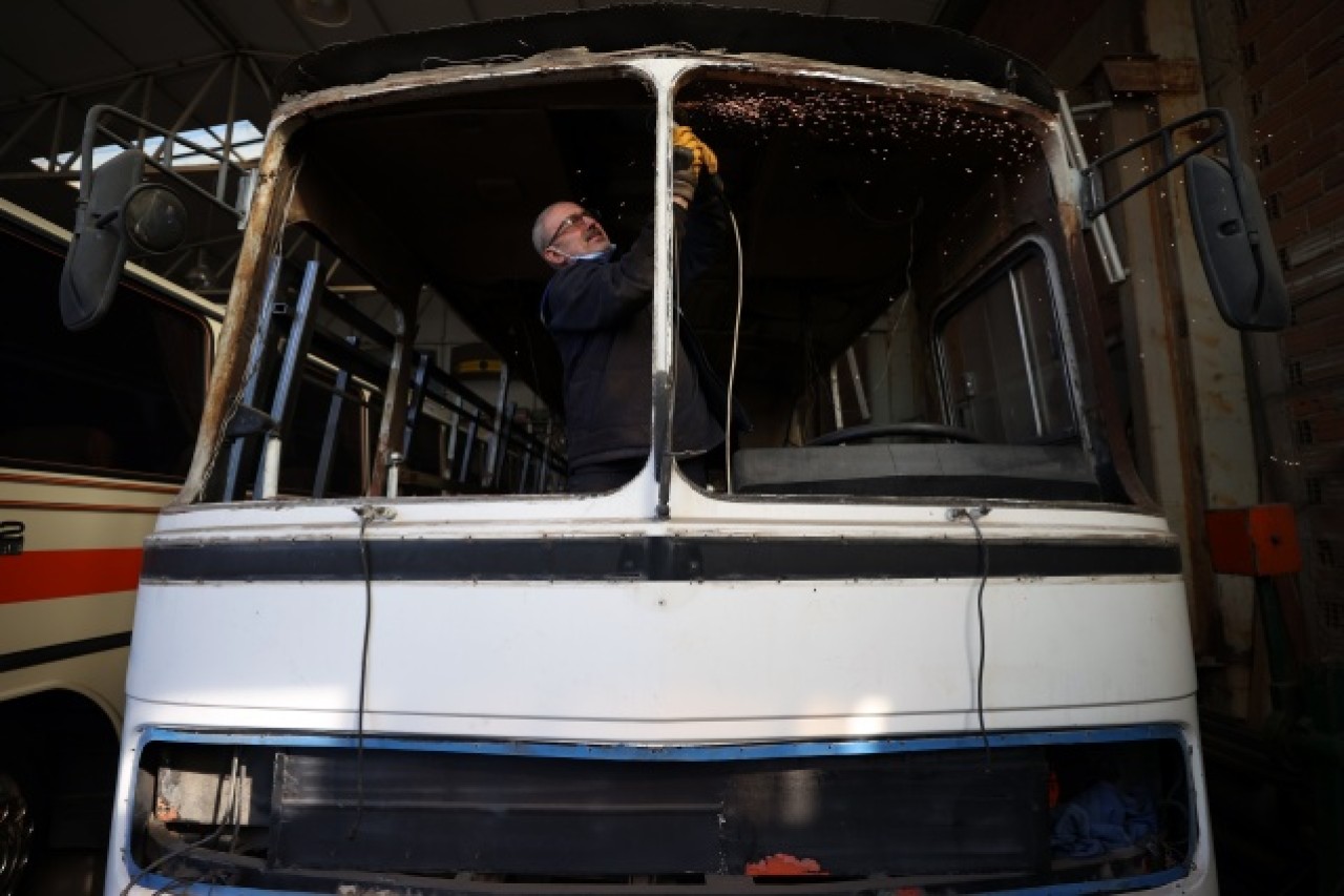 Eski otobüslere usta ellerden nostaljik dokunuş 9