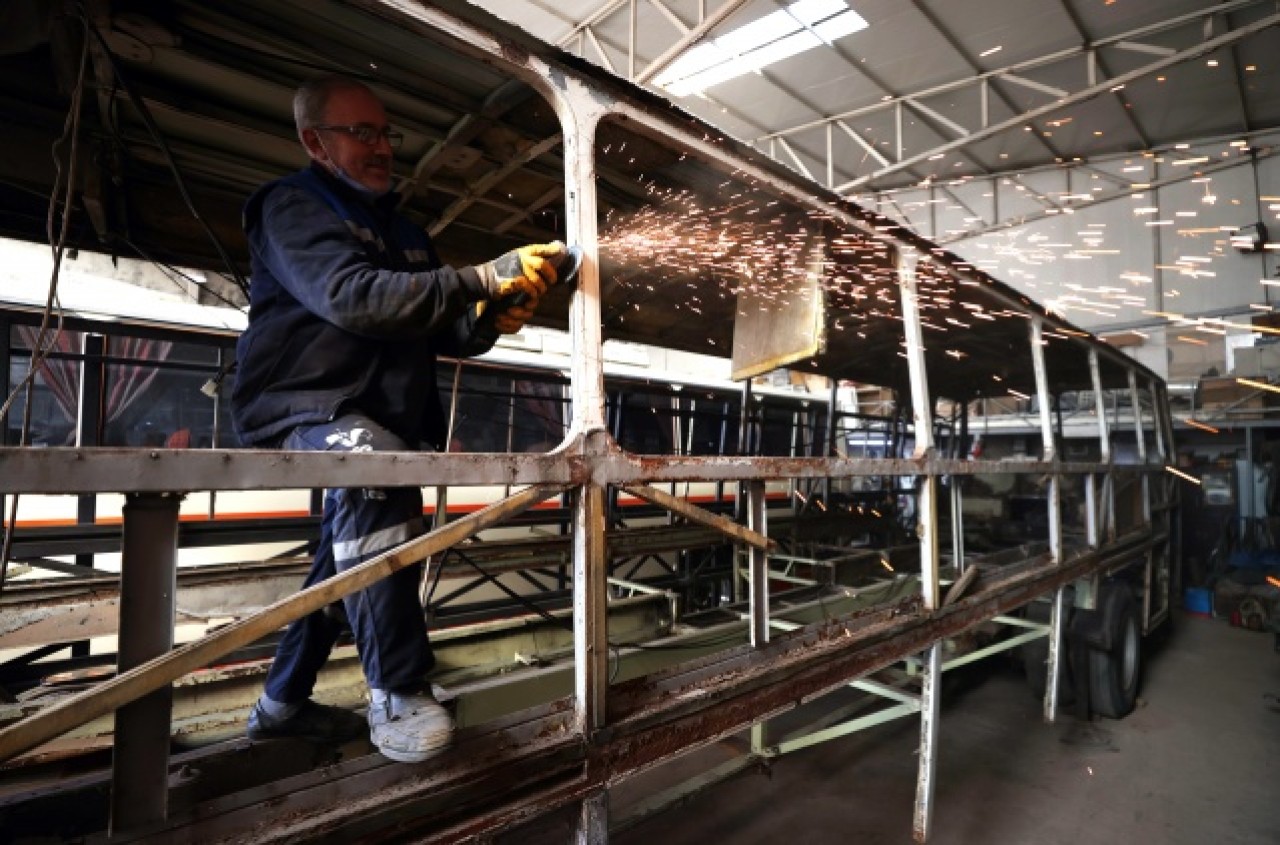 Eski otobüslere usta ellerden nostaljik dokunuş 13