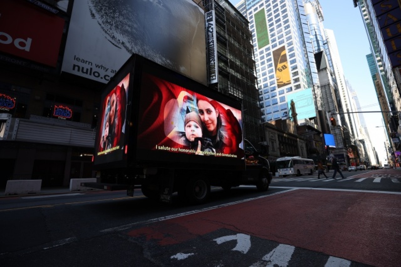 'Stop Erdogan' reklamına karşılık Times Meydanı'nda 15 Temmuz'u anlatan dijital ekranlı kamyonet 6