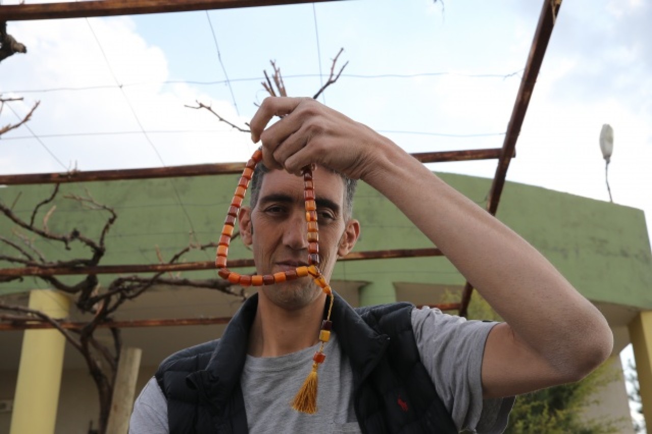 Dev adama boyuna uygun seccade,  tespih ve Kur’an-ı Kerim 6