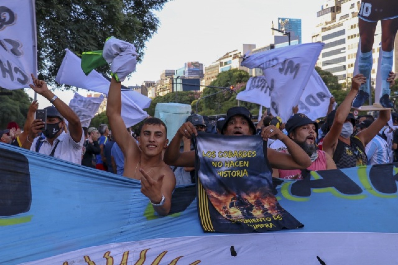 "Maradona'nın öldürüldüğü" iddiasıyla gösteri düzenlendi 25