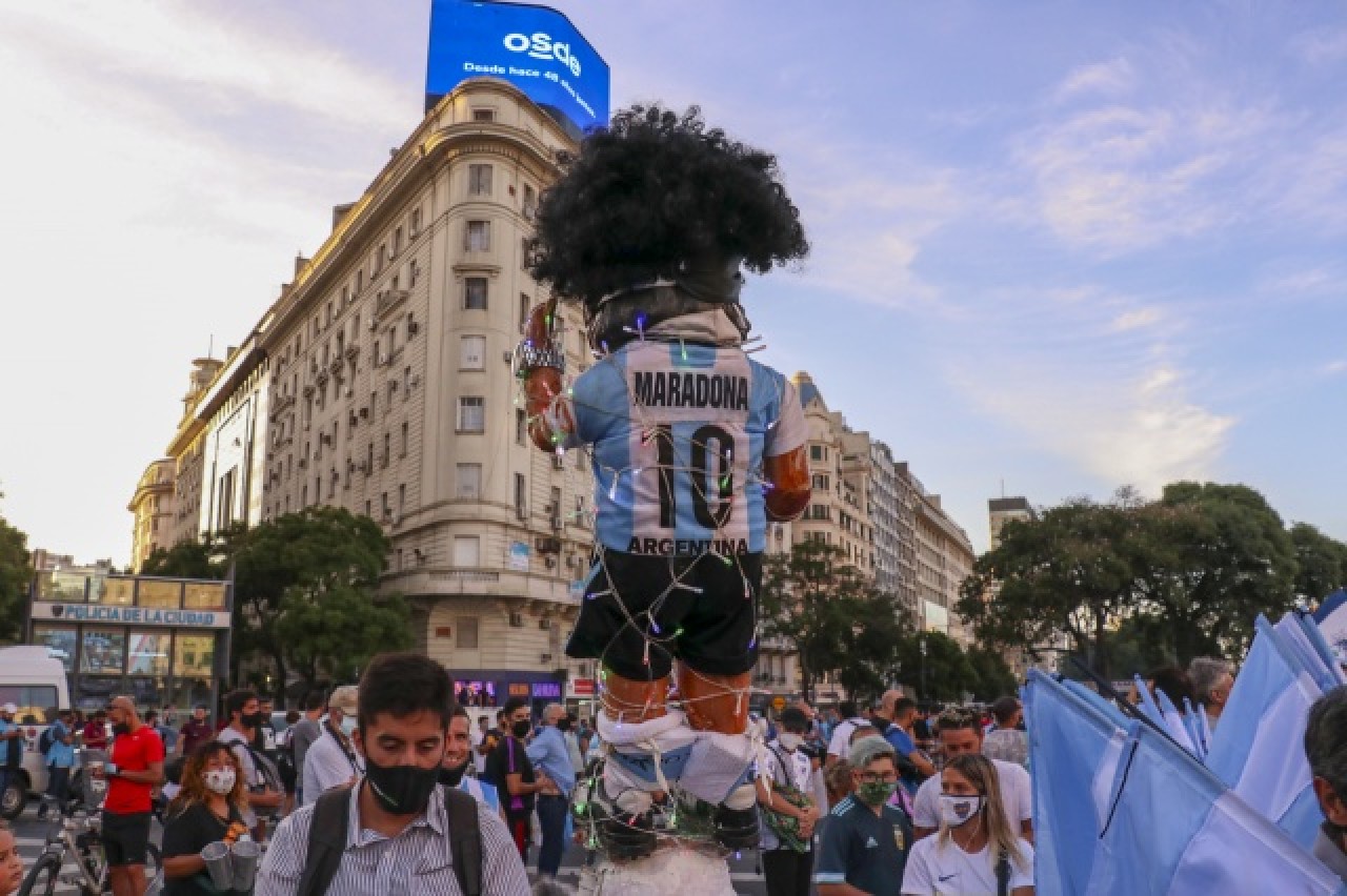 "Maradona'nın öldürüldüğü" iddiasıyla gösteri düzenlendi 18