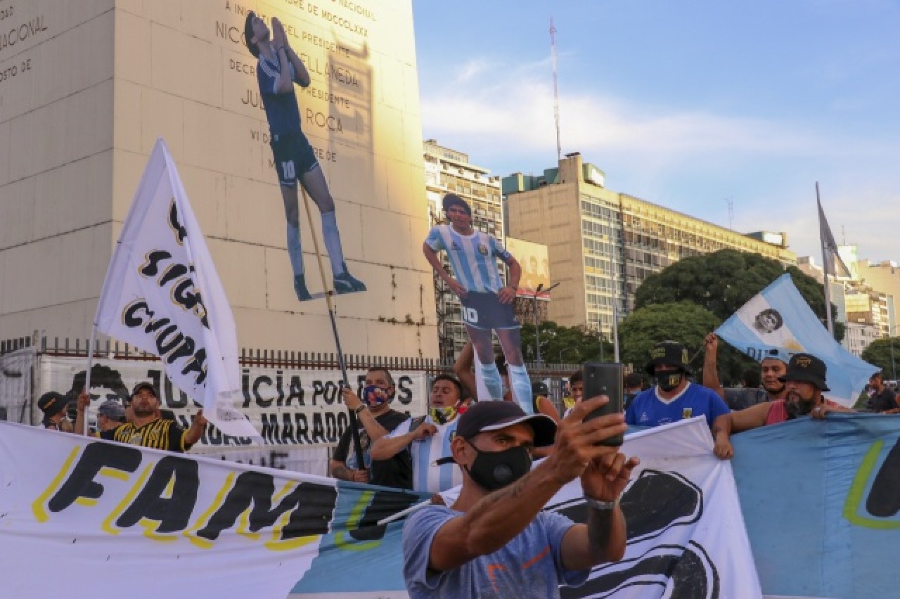 "Maradona'nın öldürüldüğü" iddiasıyla gösteri düzenlendi 23