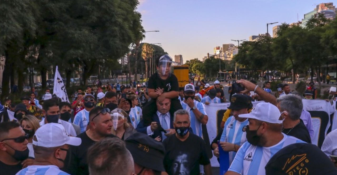 "Maradona'nın öldürüldüğü" iddiasıyla gösteri düzenlendi 12