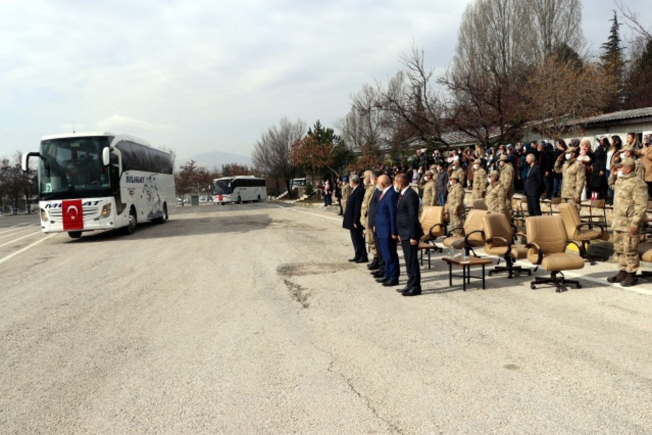 Afrin'de görev yapan komando birliği Elazığ'a döndü 12