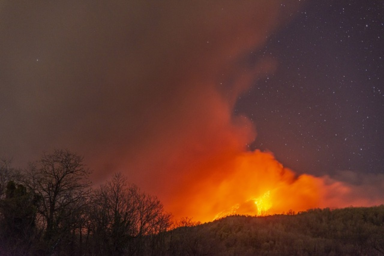Etna Yanardağı lav püskürtmeye devam ediyor 7