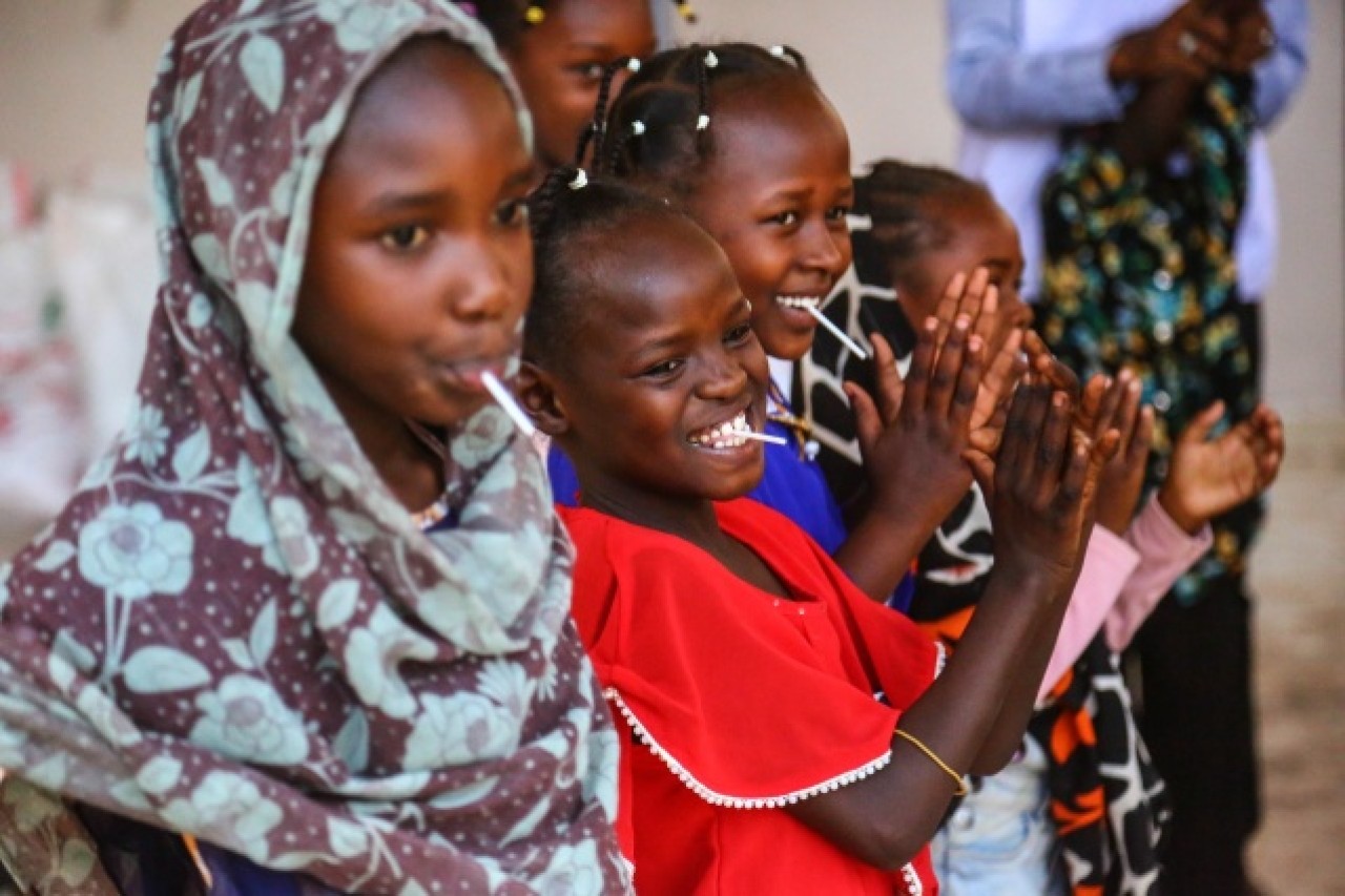 Hayrat Derneği,  Türk hayırseverlerin yardımlarıyla yüzlerce yetimin hamiliğini yapıyor 9