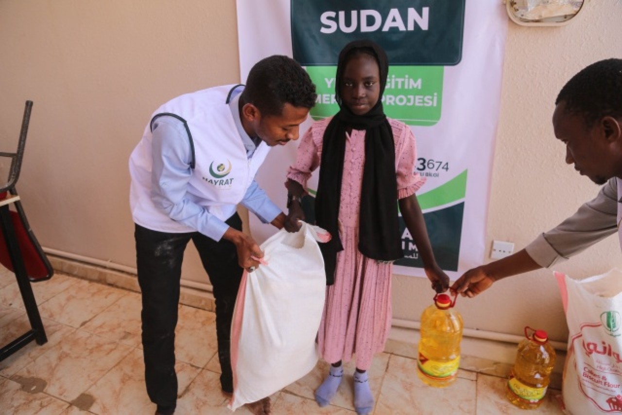 Hayrat Derneği,  Türk hayırseverlerin yardımlarıyla yüzlerce yetimin hamiliğini yapıyor 6