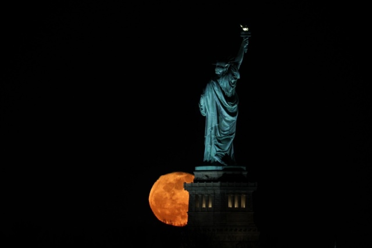New York'da beliren dolunay,  görsel şölen sundu 8