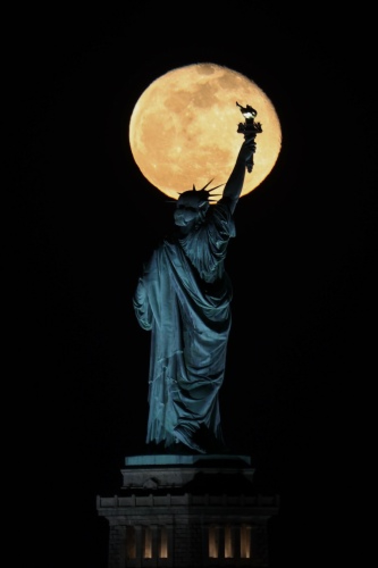 New York'da beliren dolunay,  görsel şölen sundu 3